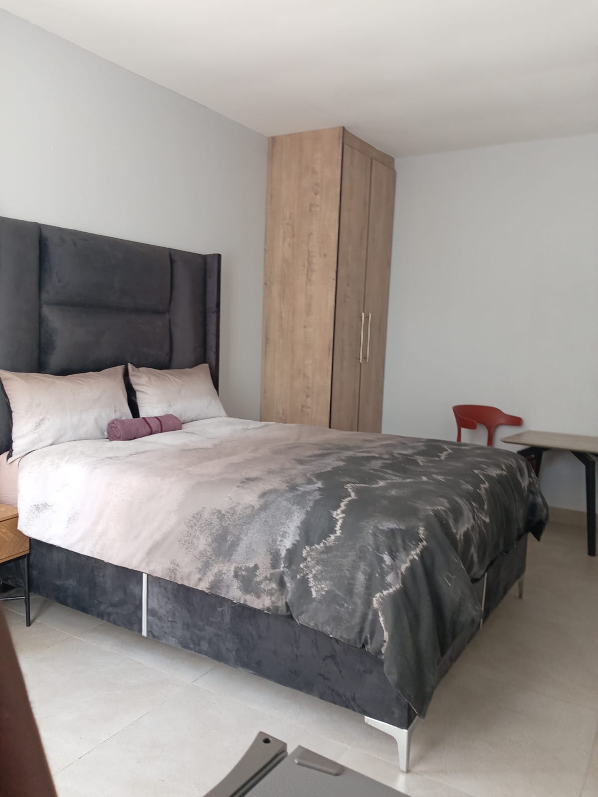 Room with queen bed, wardrobe and desk at MEL Guesthouse